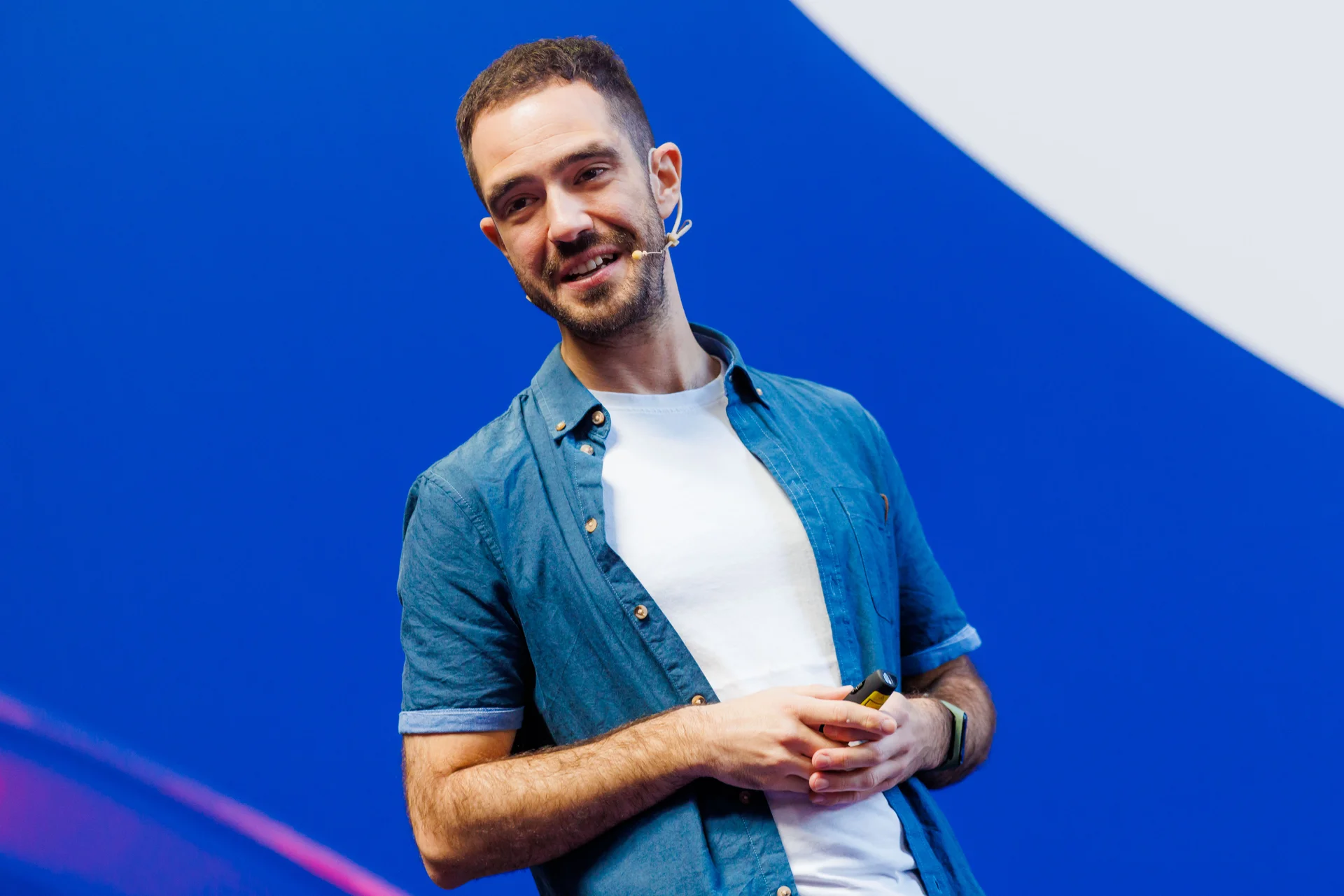 Álvaro Sánchez dando una ponencia en un evento de Mindvalley.